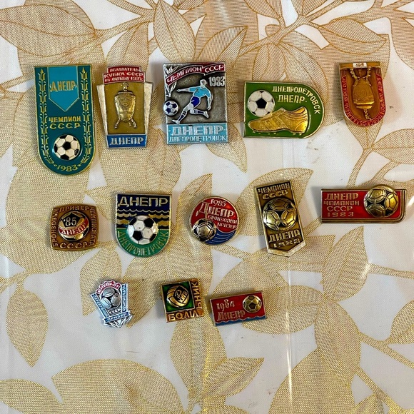 Set Of 13  VTG Soviet-era pins badges Dnepr Dnepropetrovsk football club USSR - Picture 1 of 2